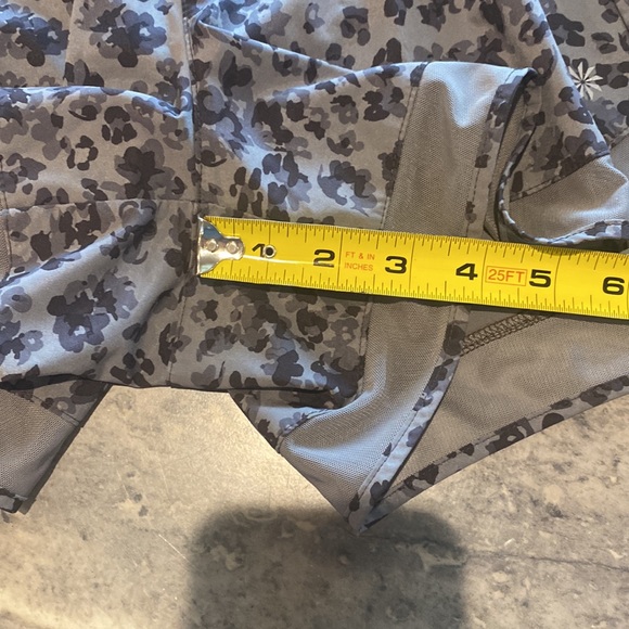 Athleta black & gray abstract flowers print Mesh Racer Run Shorts S - Picture 4 of 8